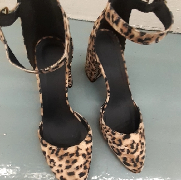 Charlotte Russe CHEETAH Animal print pumps Ankle strap Chunky heel sz 6 fits 8.5 - Picture 8 of 15